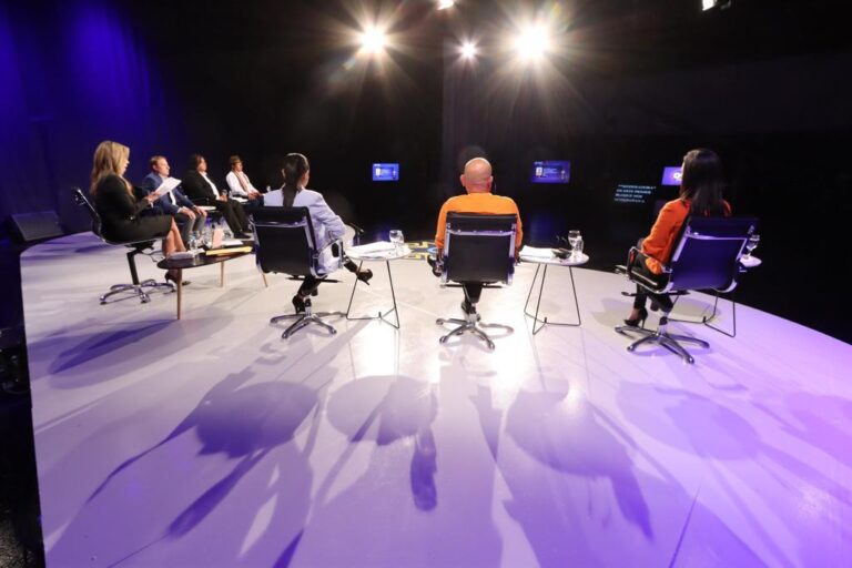 Candidatos a Prefecturas de 17 provincias presentaron sus propuestas en debates electorales