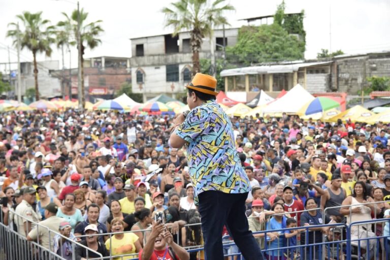 Aladino recibió un huevo en su rostro durante su presentación en la playita de El Salto