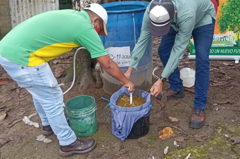 Familias de zonas rurales de Valencia se benefician de abono orgánico