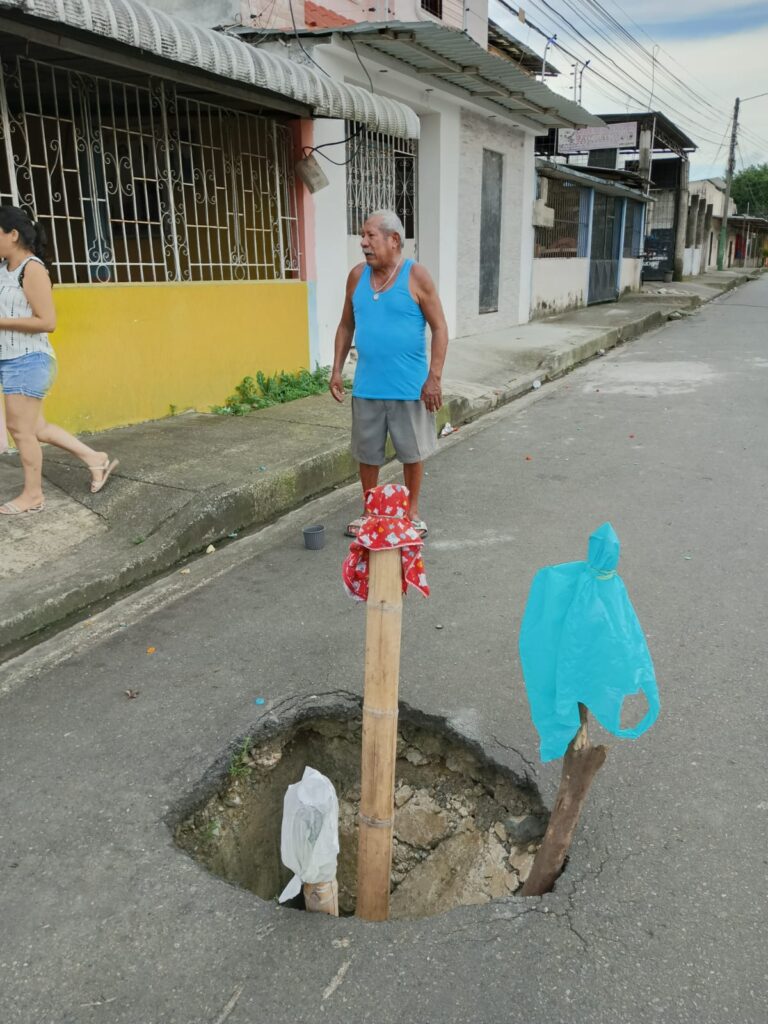 Daño en calle Unidad Nacional en Quevedo genera malestar ciudadano