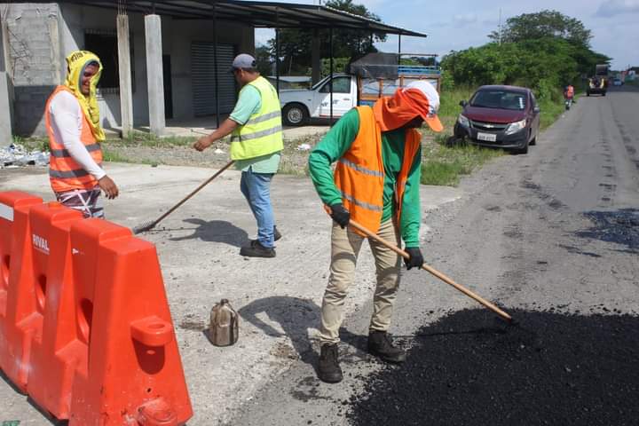 Vía fue mejorada con autogestión del alcalde de Vinces