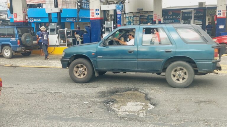 Las calles de Quevedo lucen llenas de huecos