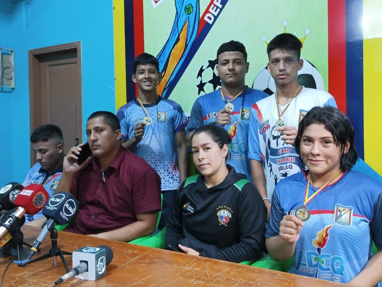 Medallistas de ‘oro’ en lucha olímpica colocan a Quevedo en lo más alto del podio