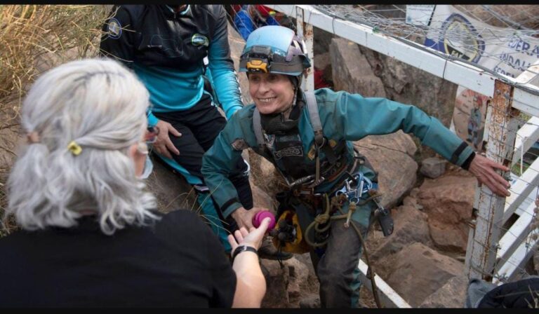 Mujer pasó 500 días sola en una cueva para un experimento humano