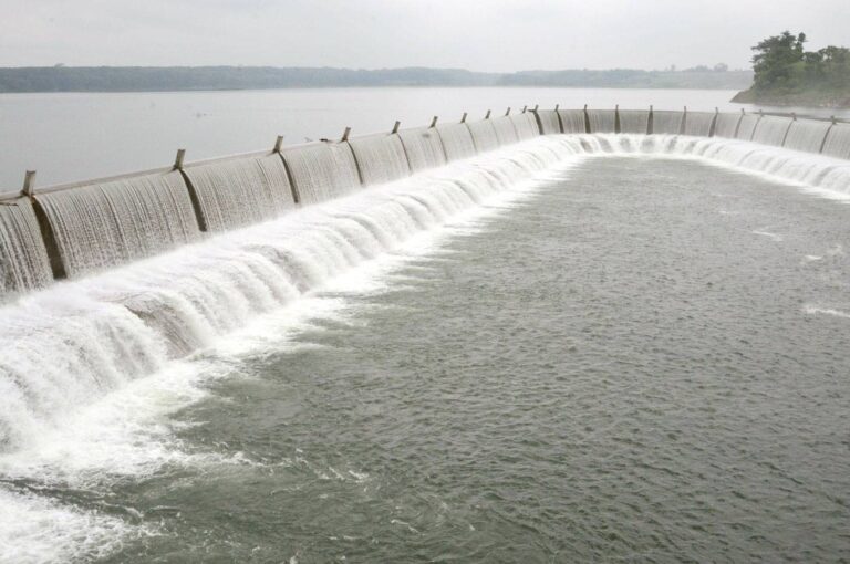 Terán: Represas Daule y Baba descargan sus aguas  y provocan inundaciones en Los Ríos