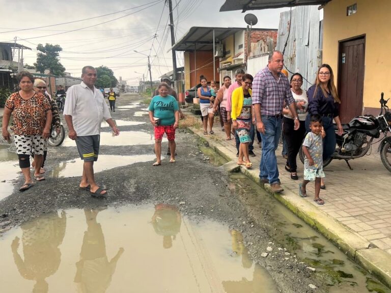 Vicealcaldesa de Babahoyo recorrió Puertas Negras en Babahoyo