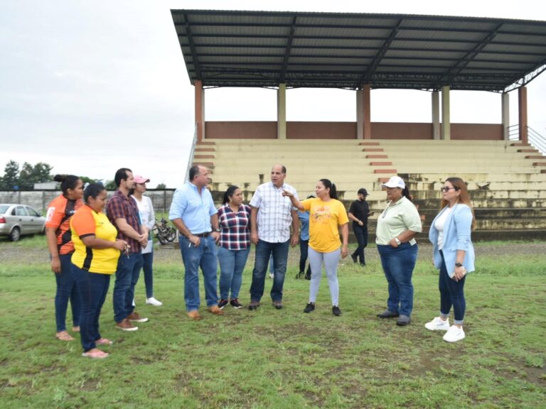 Gustavo Barquet visitó la parroquia Febres Cordero 