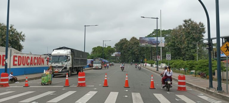 OJO, ESTÁ CERRADA AV. GUAYAQUIL, TRAMO EXPLANADA DE JUEGOS MECÁNICOS