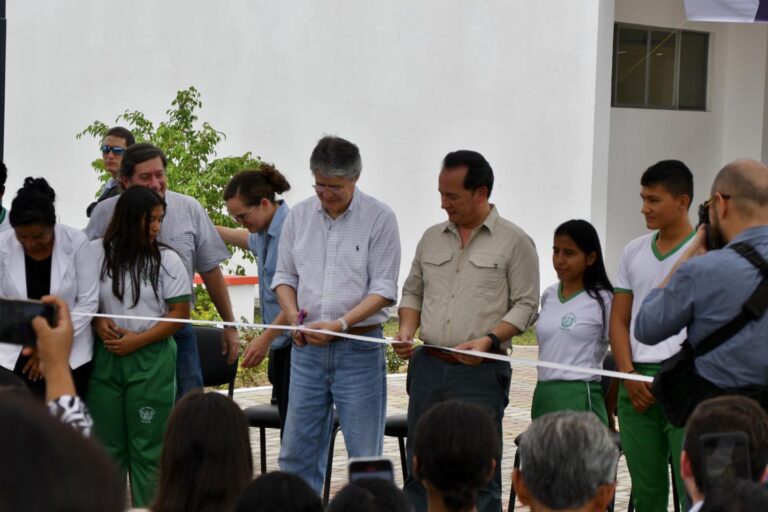 Presidente de la República inauguró la Escuela del Milenio  Zapotal