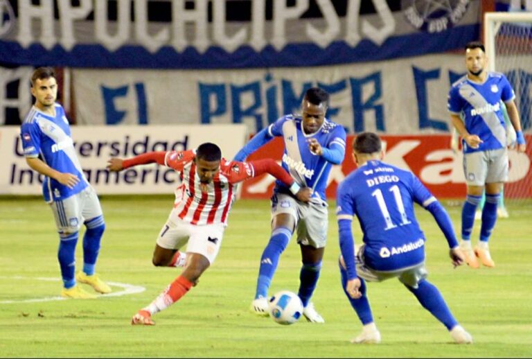 Técnico Universitario y Emelec dividieron honores en Ambato