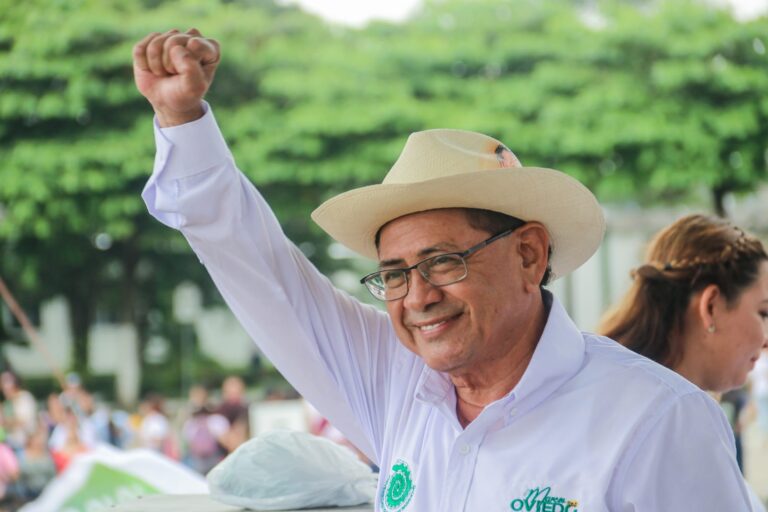 Marcos Oviedo, es reelegido para otro periodo en la Universidad Técnica de Babahoyo