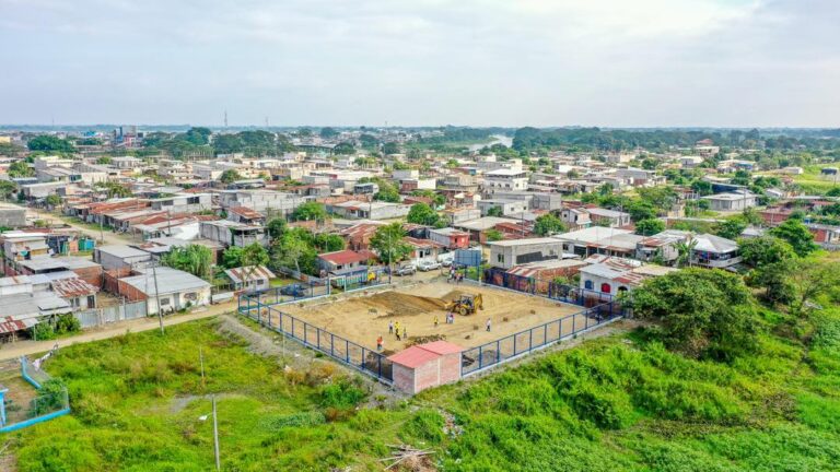 Complejo deportivo se construye en la parroquia El Salto