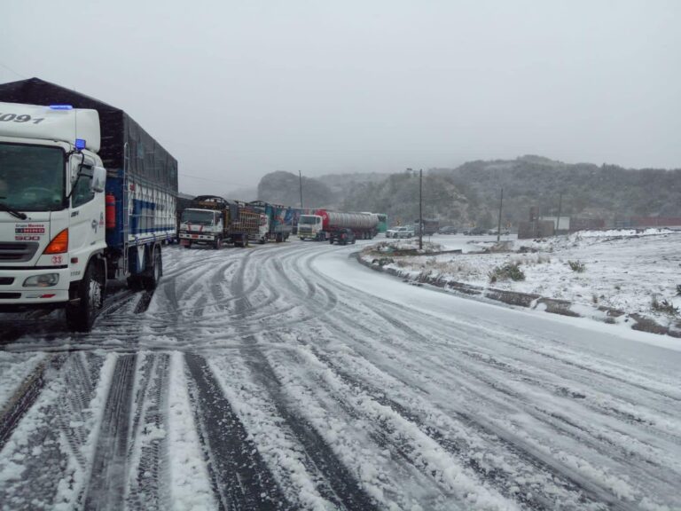 Caída de nieve en Papallacta llamó la atención a la ciudadanía