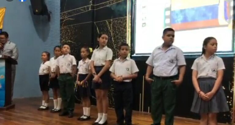 Estudiantes participaron en concurso de poemas por el Día del Escudo