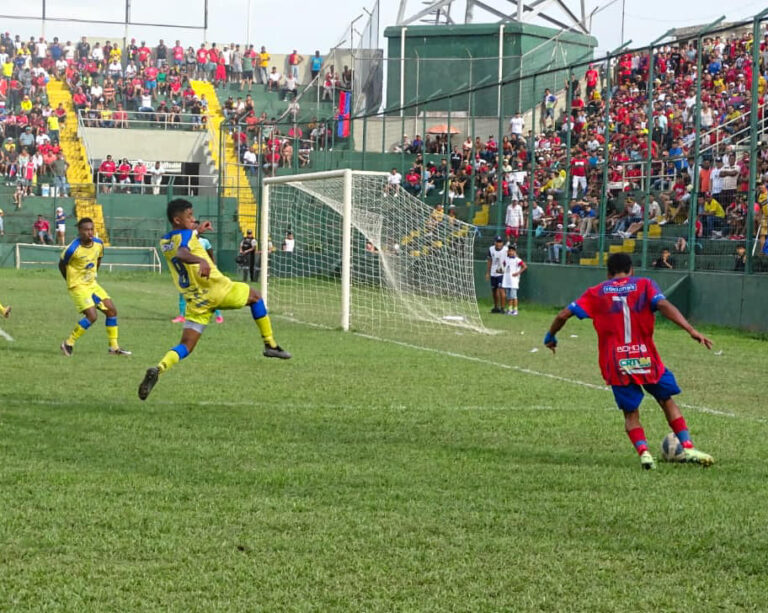 Deportivo Quevedo y Leones del Norte empataron 1-1 en el 7 de Octubre