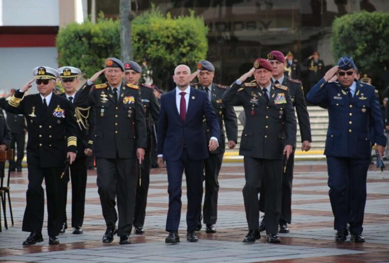 Nuevo Mando Militar designado por el Presidente Noboa