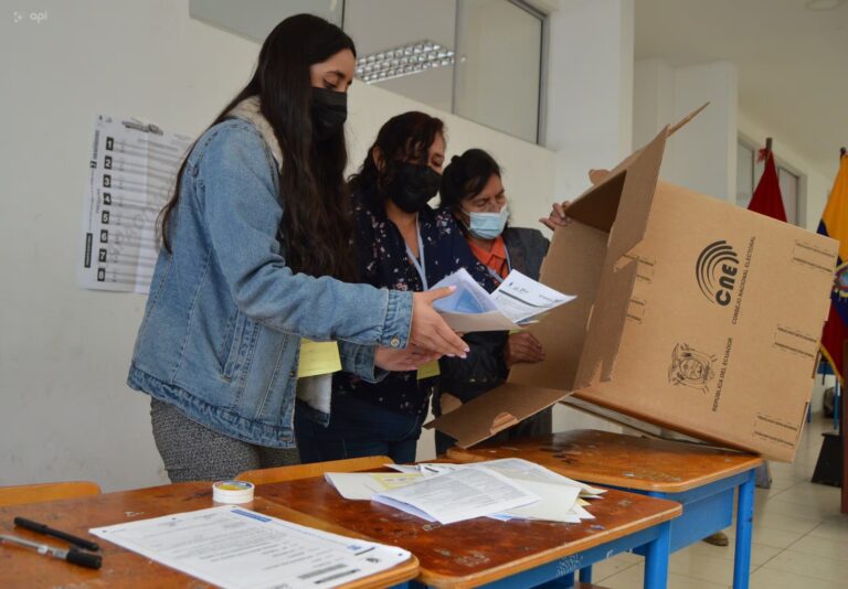 MJRV de Los Ríos se capacitan para el Referéndum y Consulta Popular 2024