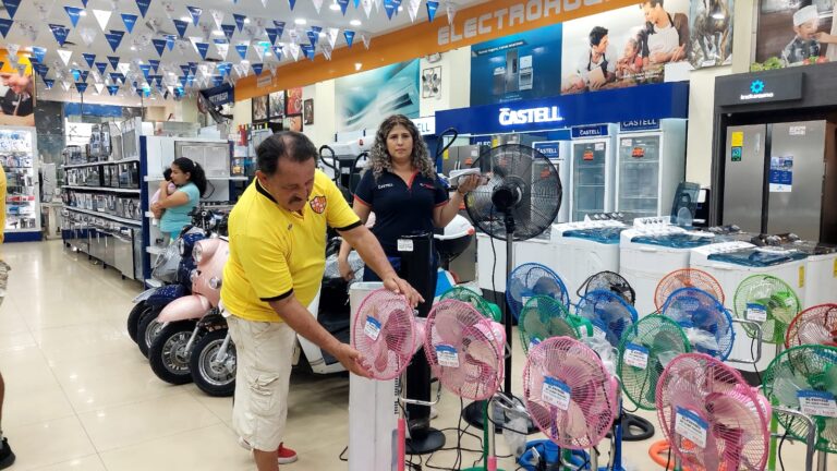 Ventiladores se venden como ‘pan caliente’ en esta época de calor en Quevedo