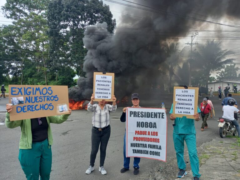 Pacientes renales protestan en Quevedo este 9 de mayo