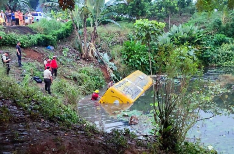 De Quevedo son los dos pacientes renales fallecidos y los 23 heridos en accidente de bus