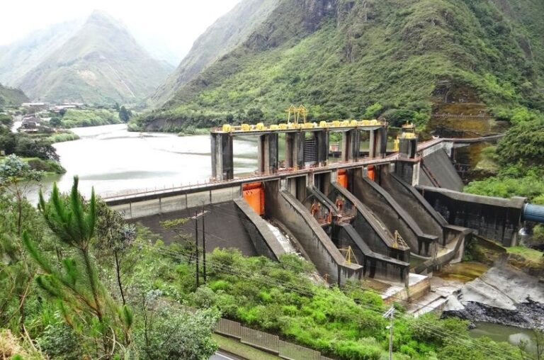 CNEL EP prevé cortes de luz de 3 horas en 8 provincias de Ecuador hoy martes