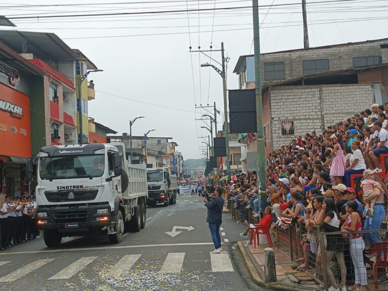 Con bombos y platillos se presenta parte del equipo caminero en Mocache