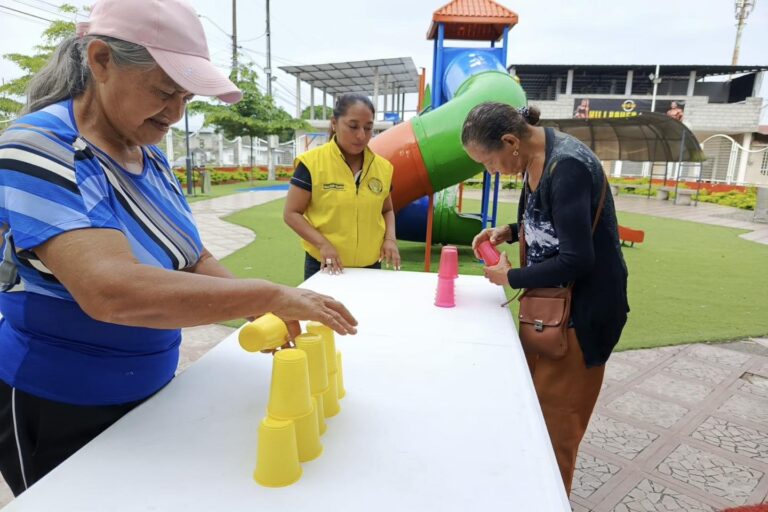 Adultos mayores de La Esperanza disfrutan de una jornada llena de alegría