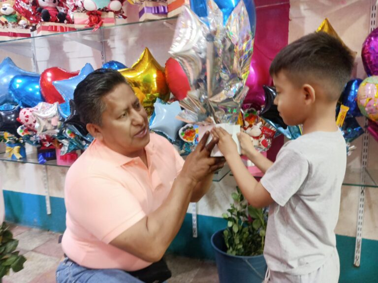 Celebraciones del Día del Padre en las escuelas de Ecuador