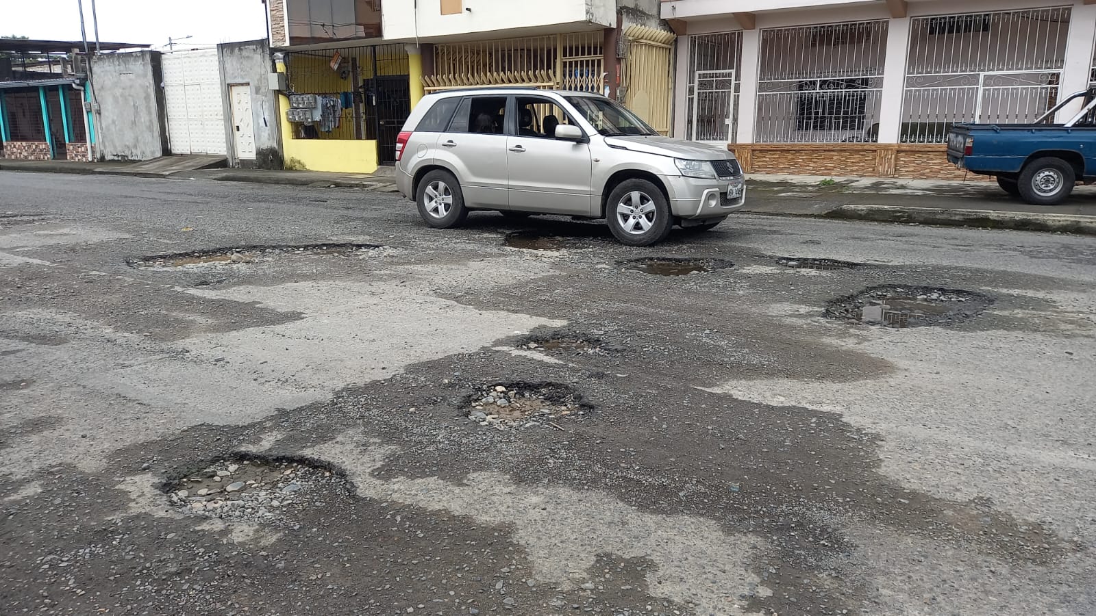 Suceso. En la calle Camilo Arévalo los habitantes se quejan por el daño en todo trayecto