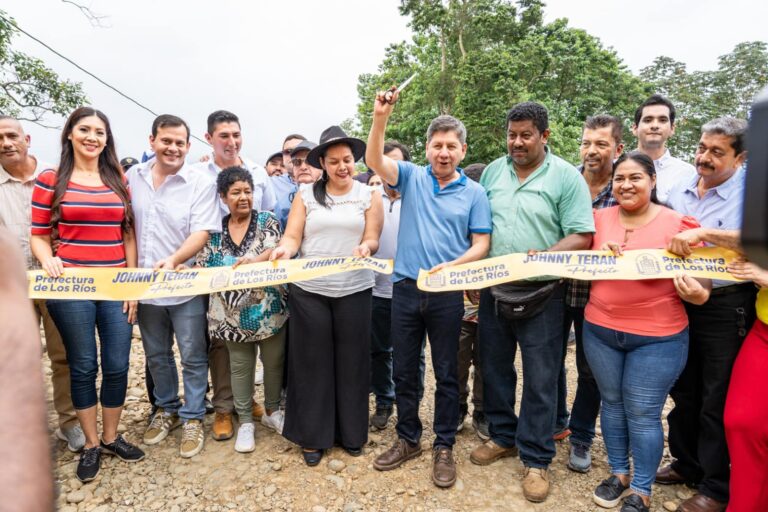 Entrega de nuevo puente contagió de alegría a comunidad de Santa Martha