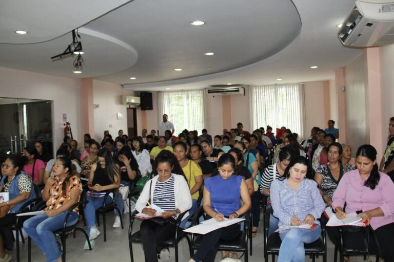 Capacitación en pastelería empodera a 90 mujeres en Los Ríos