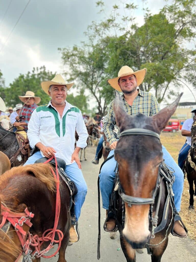 Alcalde de Vinces participa en la cabalgata montubia en Simón Bolívar