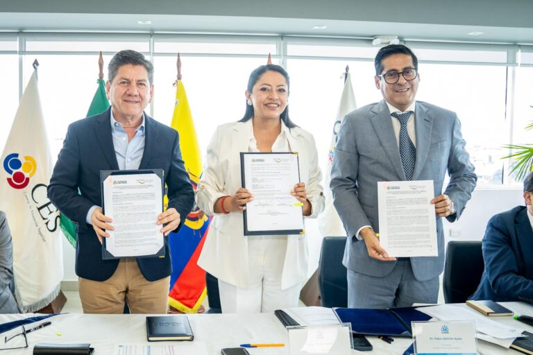 Prefecto de Los Ríos preside proyecto que fortalece los estudios en humanidades y desarrollo agropecuario de la zona 5