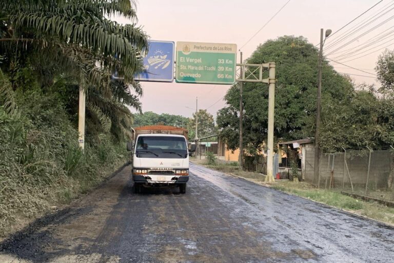 Prefectura avanza con 20 km de mejora vial entre Buena Fe y Valencia