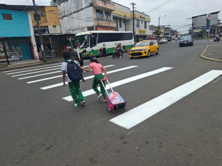 San Camilo luce con calles señalizadas