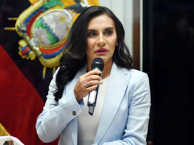 La vicepresidenta de Ecuador denuncia amenazas y «secuestro» en Israel