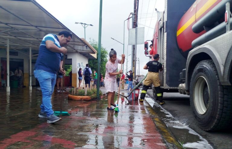 Mercados y bahías de Quevedo reciben limpieza constante