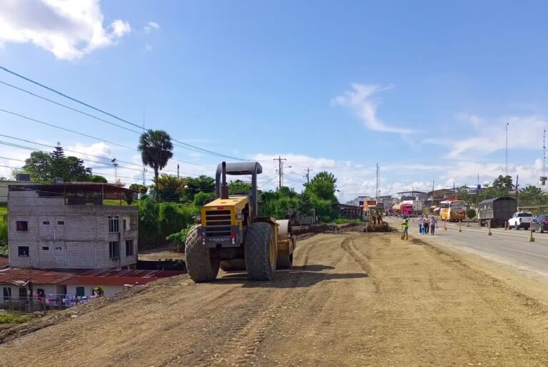 Presidente Noboa anuncia para agosto empezará construcción de carretera E25, desde Buena Fe hasta Babahoyo