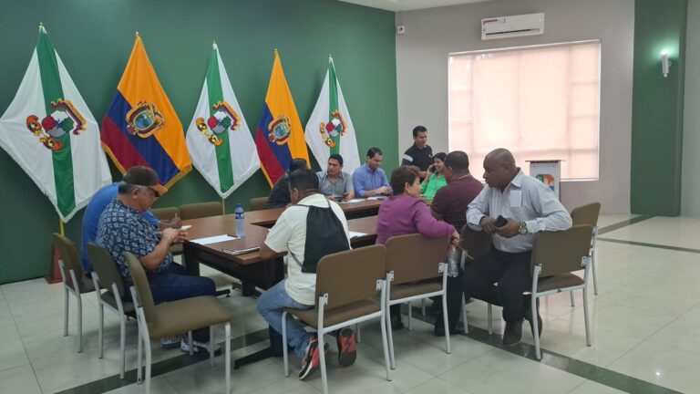 Instalada mesa de diálogo para resolver pliego de peticiones del Sindicato de Trabajadores del Municipio de Quevedo