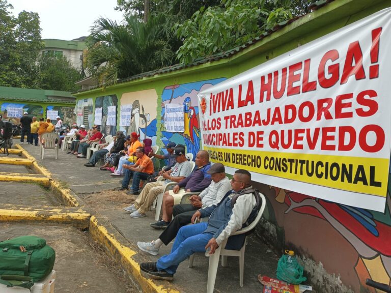 Huelga de Obreros Municipales en Quevedo persiste