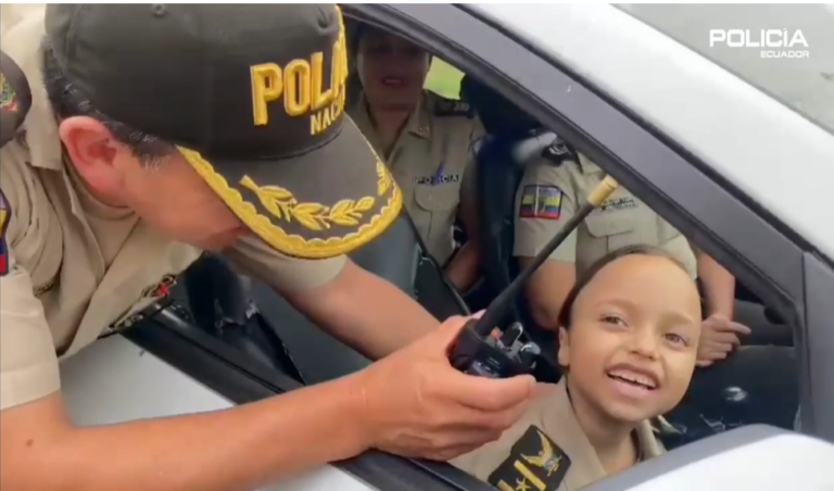 La pequeña Arleth fue Comandante de la Policía por un día