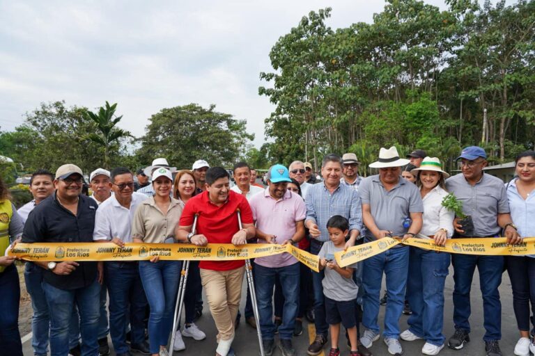 El desarrollo llega a la ruralidad en Los Ríos con la inauguración de vía que conecta comunidades de tres cantones