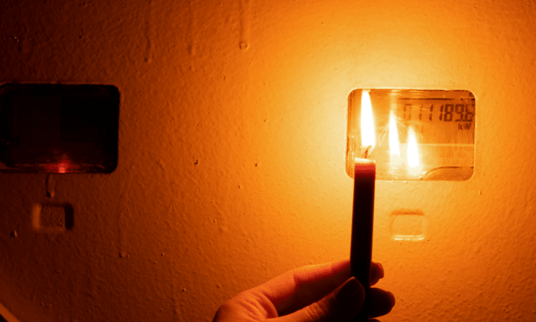 Recomendaciones para los días de cortes de luz en Ecuador