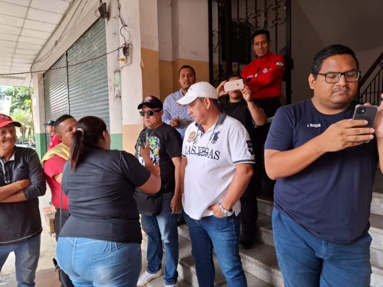 Siete Bomberos de Quevedo denunciados por protesta ilegal