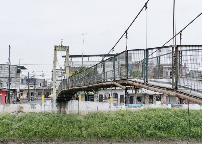 Remodelación integral del puente peatonal entre Babahoyo y Barreiro