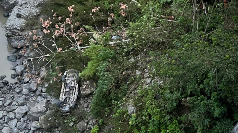 Tragedia en Morona Santiago: Camioneta cae al río Paute con múltiples víctimas