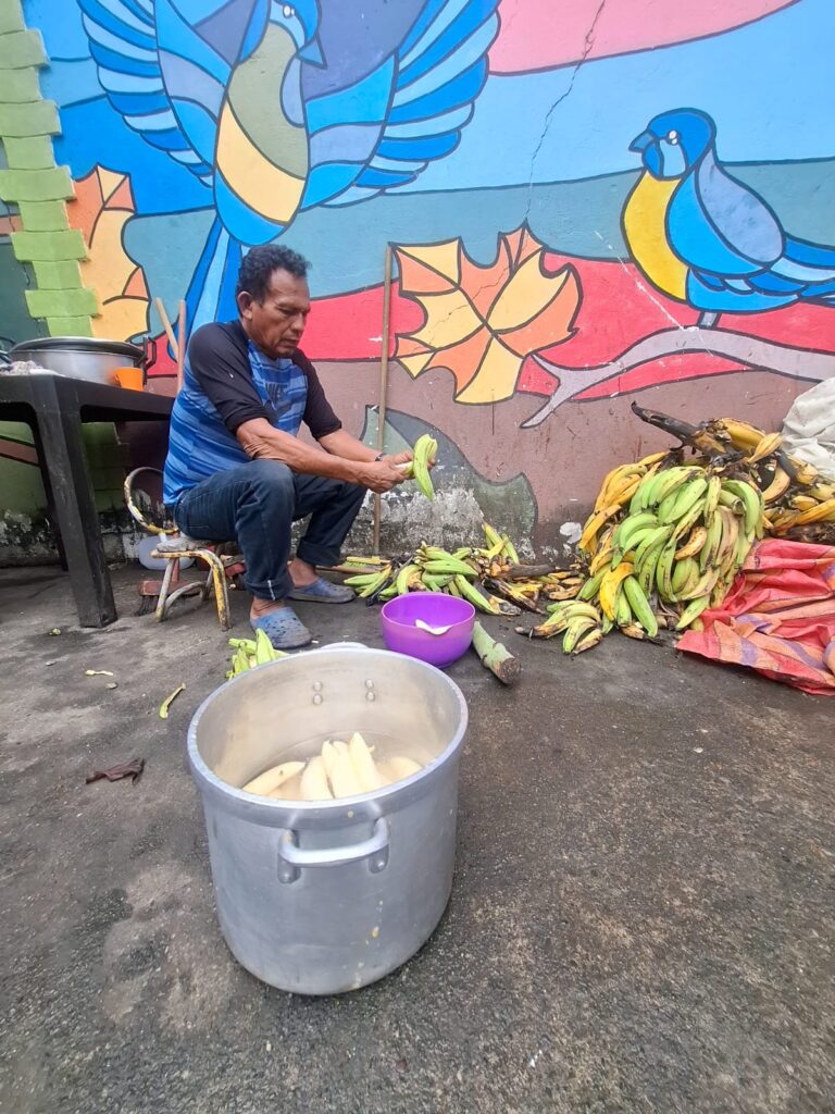 160 días cumplen trabajadores del Sindicato de Obreros de Quevedo en los exteriores del Municipio de la ciudad